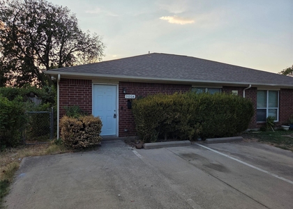 900 Naomi Lane - Photo 1