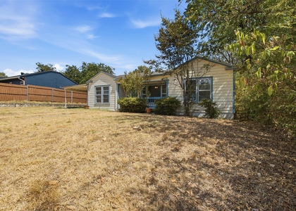 809 S Brazos Street - Photo 1
