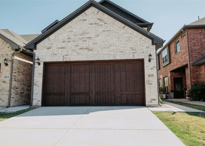 825 Eaglescliffe Landing - Photo 1
