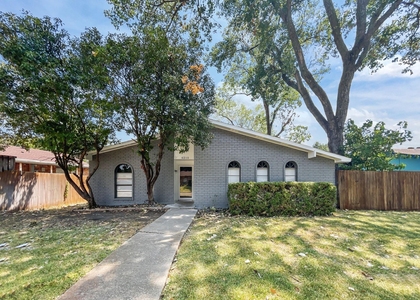 6210 Glenmoor Drive - Photo 1