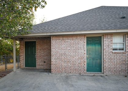 606 N Sewell Drive - Photo 1