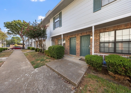929 W Hickory Street - Photo 1