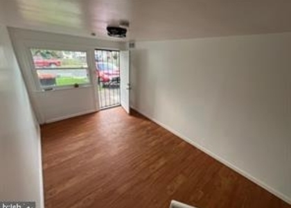 2518 Peoples Street - Photo 1