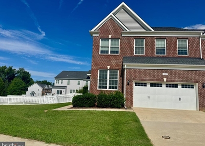 1005 Clover Circle - Photo 1