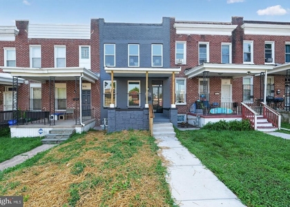 1613 N Longwood Street - Photo 1