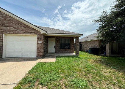 207 Andy Ln - Photo 1