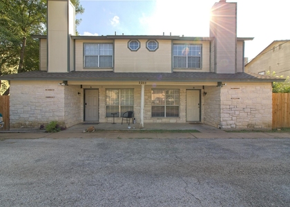 2211 Creekside Ln - Photo 1
