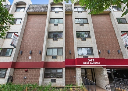 541 W Oakdale Avenue - Photo 1