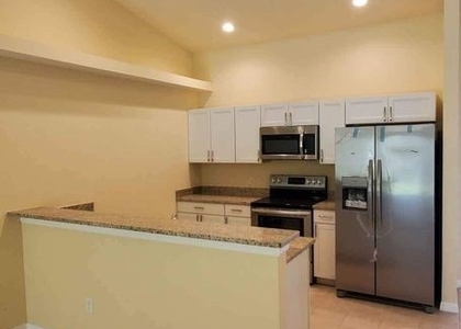 811 Se 24th Avenue - Photo 1
