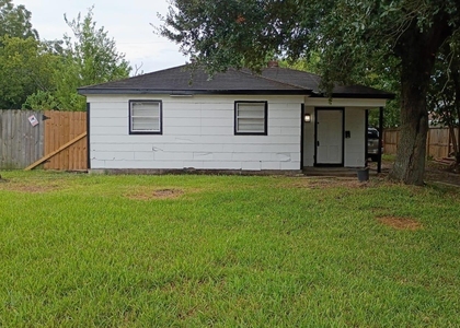 1302 Thomas Avenue - Photo 1