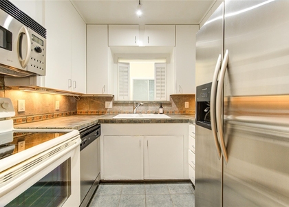 1932 W Bell Street - Photo 1