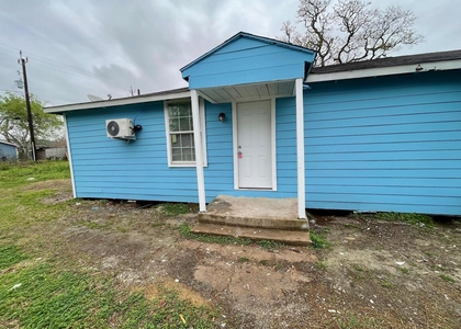 1014 W 5th Street - Photo 1