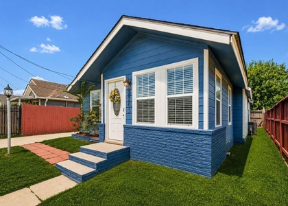 3205 Eastex Freeway - Photo 1
