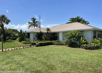 1905 Redwood Avenue - Photo 1
