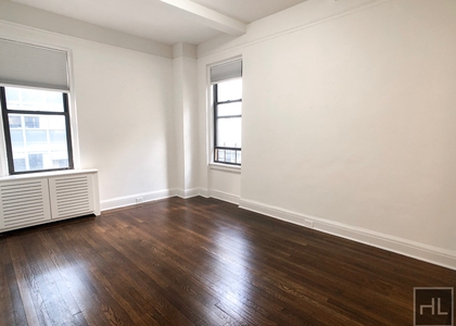 East 46 Street - Photo 1