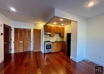 28 Avenue - Photo 1