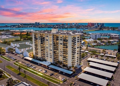 400 Island Way - Photo 1