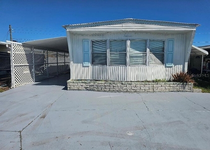 711 51st Avenue Plaza W - Photo 1