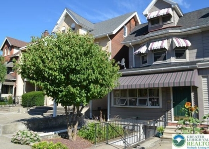 1324 W Broad Street - Photo 1