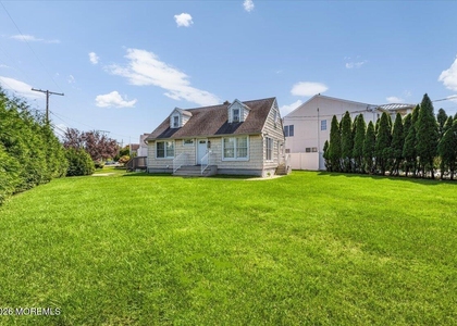 869 Norwood Avenue - Photo 1