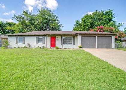 128 Se Robert Street - Photo 1