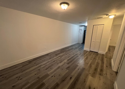 242 Nw 14th Street - Photo 1