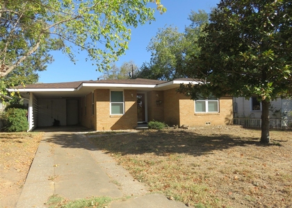 725 W Bullock Street - Photo 1