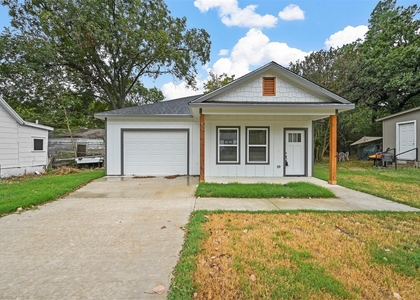 918 W Ford Street - Photo 1