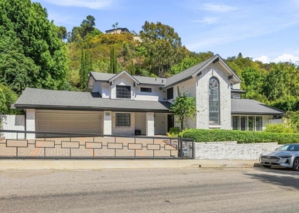 1060 Chantilly Road - Photo 1