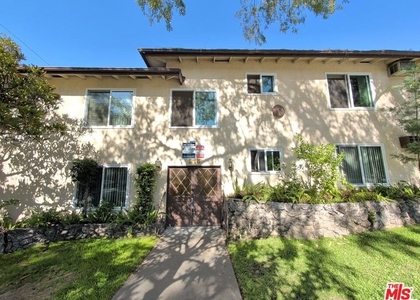 215 N Myrtle Avenue - Photo 1