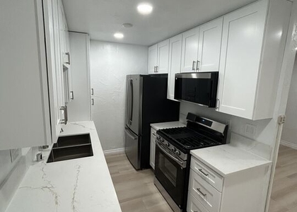 735 W Milford Street - Photo 1