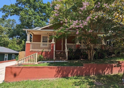 608 N Maple Street - Photo 1