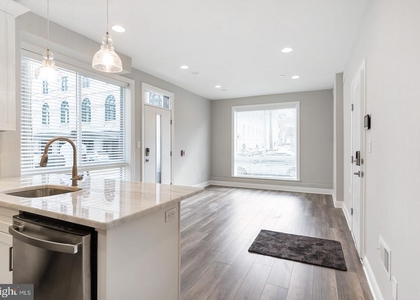 1419 Poplar Street - Photo 1