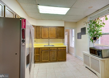231 E Sydney Street - Photo 1