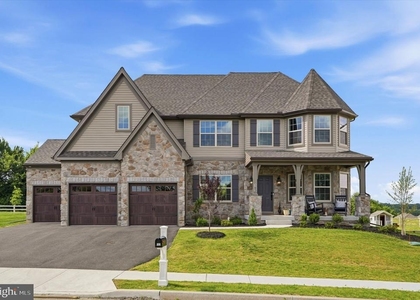 103 Janine Way - Photo 1
