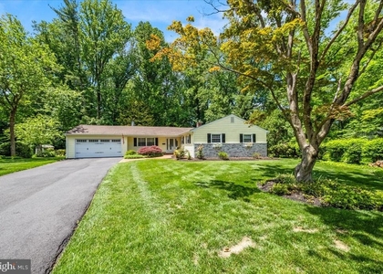 40 Pineknoll Drive - Photo 1