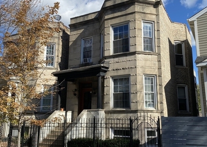 2925 N Sacramento Avenue - Photo 1