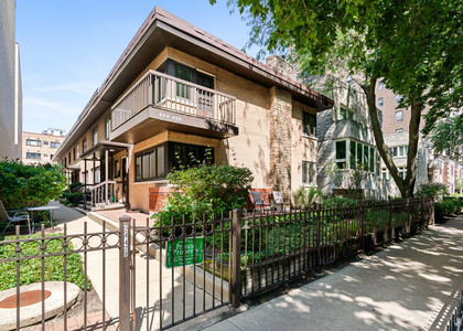 428 W Wellington Avenue - Photo 1