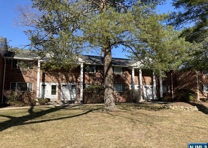208 Washington - Photo 1