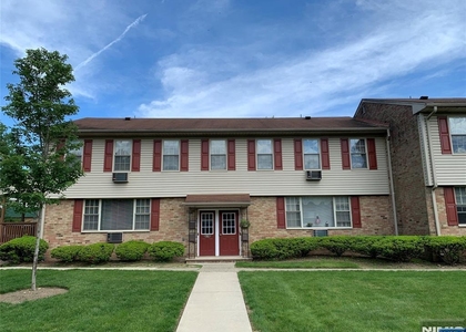 71a Hawthorne - Photo 1