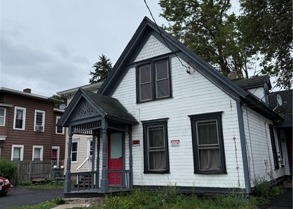 708 E Laurel Street - Photo 1