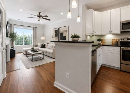 10 Perimeter Summi Boulevard N - Photo 1