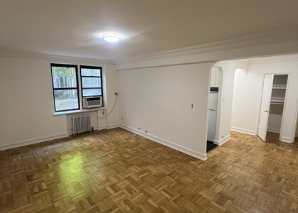 York Avenue Upper East - Photo 1
