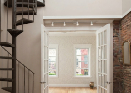 East 7 Street - Photo 1
