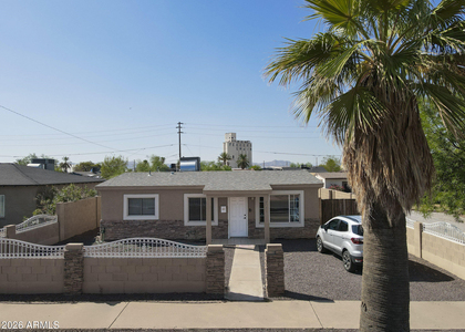2421 W Washington Street - Photo 1