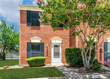 238 Samuel Boulevard - Photo 1