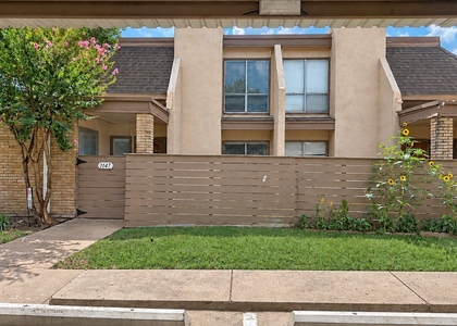 3121 Park Lane - Photo 1
