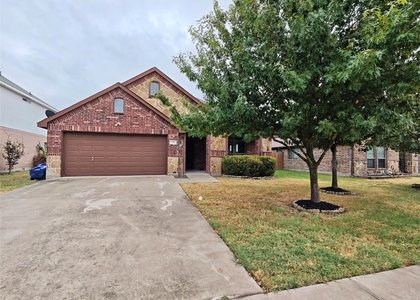 724 Valley Court - Photo 1