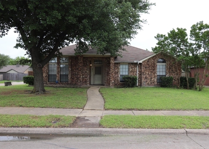 9232 Willard St - Photo 1
