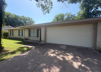 2315 W Park Avenue - Photo 1